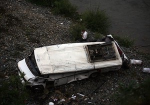 В Албании автобус сорвался с обрыва: 12 погибших