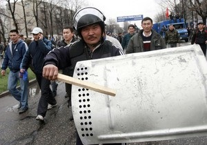 МИД Украины рекомендует воздержаться от поездок в Кыргызстан и призывает прекратить насилие