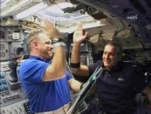 Астронавты Endeavour выполнили миссию в открытом космосе