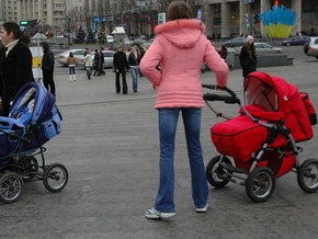 В Украине растет число усыновленных детей