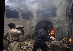 Новости Пакистана - В Пакистане более ста домов сожгли в христианском квартале города Лахор