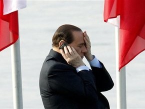 Берлускони потребовал 1 млн евро от газеты за вопросы о его личной жизни