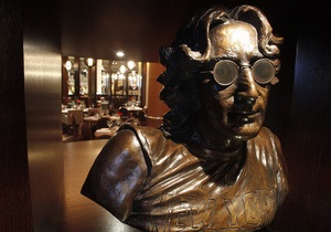 На аукцион выставят пиджак Леннона и рентген головы Эйнштейна