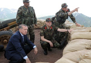 Премьер Турции: 28 членов НАТО решительно осудили Сирию