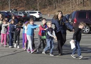 Стрельба в начальной школе в США: погибли 27 человек, в том числе 18 детей