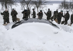 Погода в Украине - Украинские военнослужащие за время снегопадов расчистили более пяти тысяч км