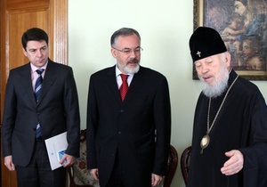 Табачник выступил за усиление роли Русской православной церкви в сфере образования