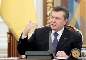 Янукович поручил правительству взять под контроль цены на бензин и поставки муки в регионы