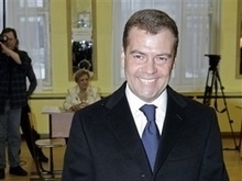 Exit-poll: Медведев набрал 69,6%