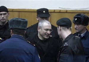 Ходорковский обсудил с конвоиром, когда ему будет вынесен приговор