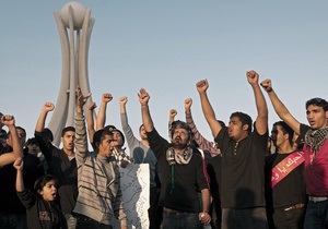 В центре столицы Бахрейна собрались тысячи демонстрантов