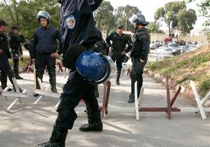 В Алжире началась многотысячная акция протеста полицейских