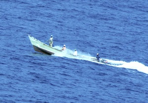 Пираты освободили сингапурский контейнеровоз и захватили судно из Йемена