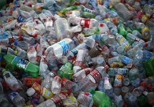Корреспондент: Пластиковая мина. Украина превращается в гигантскую свалку пластиковых бутылок и полиэтилена