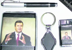 В Харькове продают портсигары и зажигалки с изображением Януковича