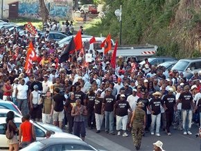 Акции протеста на Гваделупе переросли в этнические бунты