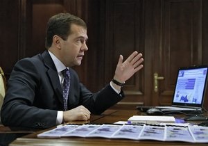 Медведев считает недопустимым односторонний пересмотр газовых контрактов Украиной