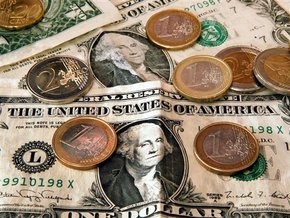 Межбанк: Котировки по доллару и евро пошли вниз