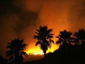 В Калифорнии объявлена эвакуация из-за лесных пожаров