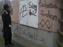 СМИ: В Берлине неонацисты избили евреев