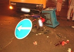новости Киева - ДТП - скутер - В Киеве развозчик пиццы на скутере врезался в маршрутку