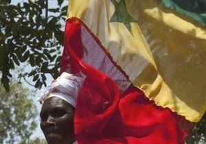 Беспорядки в Сенегале: Жители Дакара сожгли главный офис энергокомпании Senelec