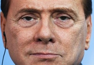 Берлускони не собирается в отставку из-за подозрений в связи с 17-летней проституткой