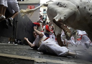 Испания - В Испании двухминутный забег быков закончился ранениями десятков челове