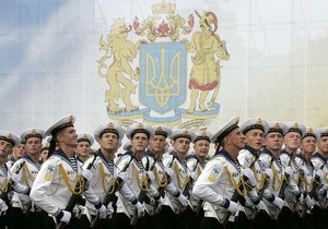 Гриценко: Янукович должен пригласить на парад 9 мая военных со всего бывшего СССР