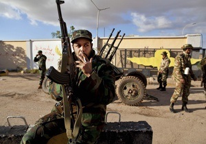 В столице ливийской оппозиции произошел бой между повстанцами и племенными ополченцами
