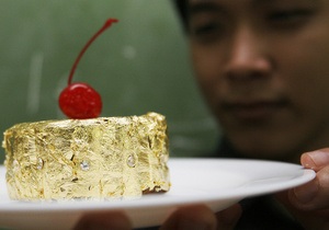 Филиппинский повар приготовил шоколадное пирожное, покрытое золотом и бриллиантами