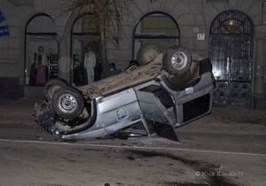 В центре Львова автомобиль Беркута, ехавший по вызову в ночной клуб, попал в ДТП