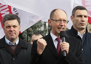 Яценюк инициирует консультации по отказу от мандатов и проведению досрочных выборов