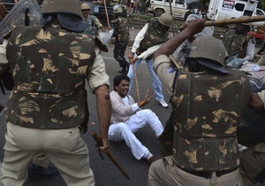 Перед выборами власти Индии выделили народу телугу свой штат. Протесты подавляют