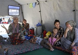 РФ отправила в Узбекистан два самолета гуманитарной помощи для беженцев из Кыргызстана