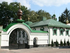 В Киеве неизвестные захватили помещения Свято-Троицкого Китаевского монастыря