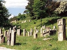 Корреспондент исследовал рынок земли на украинских кладбищах