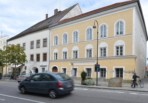 Единорос намерен купить особняк Гитлера в Австрии и снести его