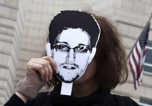 Би-би-си: Сноуден и  орлы юриспруденции : кто помогает беглецу?