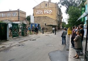 Незаконная застройка в Десятинном переулке: Милиция проводит задержания активистов