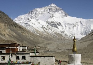 Бывший глава МИД Непала умер во время восхождения на Эверест