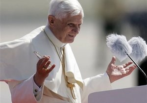 Папа Римский Бенедикт XVI отпразднует 85-летие