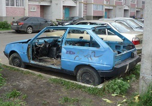 У Києві будуть утилізувати покинуті у дворах автомобілі