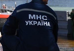 Київська прокуратура розслідує причини перекидання катера у Русанівській протоці