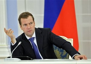 Президент Медведєв за рік заробив більше трьох мільйонів рублів