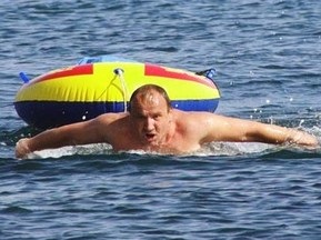 Севастопольский пловец проплыл 100 километров от Алупки до Севастополя