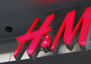 Одяг H&M - Найбільший у світі продавець одягу втрачає прибуток п ятий місяць поспіль