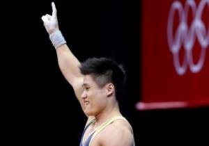 Олимпиада: китайский тяжелоатлет завоевал золото с мировым рекордом