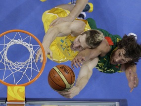 Баскетбол: Австралия сенсационно громит Литву