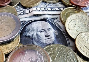 Долар просів на міжбанку, євро більше не хоче бути аутсайдером